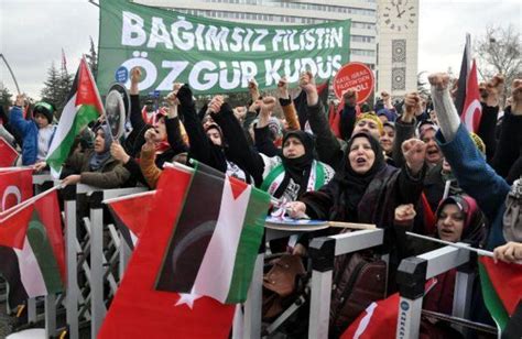 A­n­k­a­r­a­­d­a­ ­b­i­n­l­e­r­c­e­ ­k­i­ş­i­d­e­n­ ­­K­u­d­ü­s­­ ­p­r­o­t­e­s­t­o­s­u­